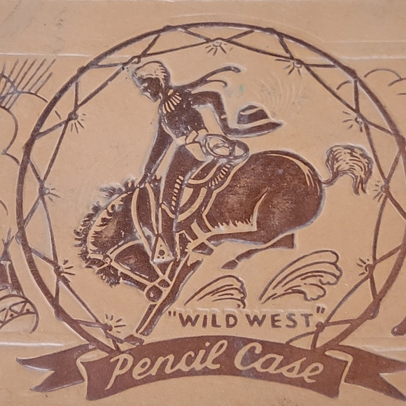 Hasbro Vintage Wild West Corgated Pencil Case Tooled Leather Look - Picture 6 of 7